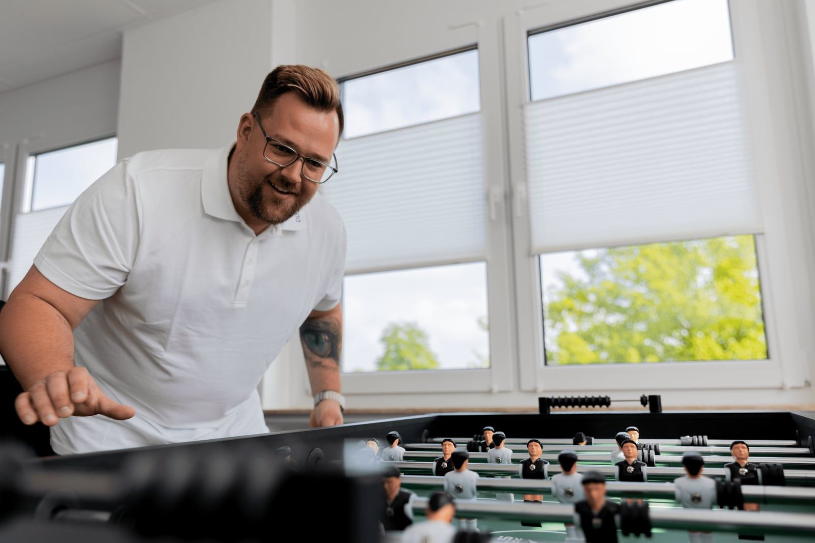Employee at the table football in the break area